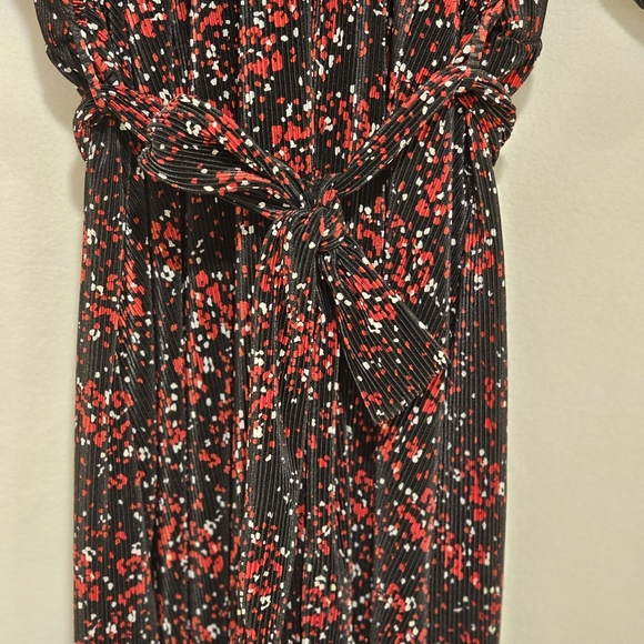 NWT Dynamite Floral Pleated Wrap Dress - Picture 4 of 7